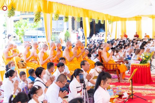 ภาพ No.48434:ประมวลภาพประธานมูลนิธิธรรมกายถวายเทียนพรรษา 43 วัด ในเขตจังหวัดไพลิน ประเทศกัมพูชา