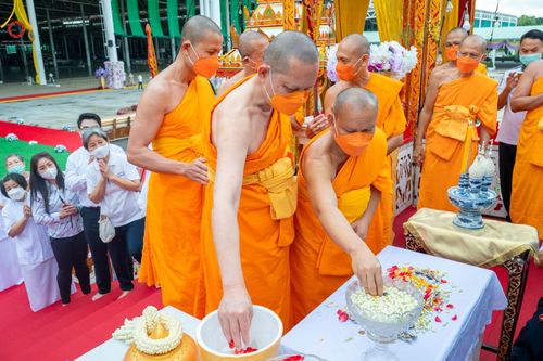 ภาพ No.49031:ประมวลภาพพิธีเก็บอัฐิและลอยอังคาร พระสุธรรมญาณวิเทศ  (สุธรรม สุธมฺโม)