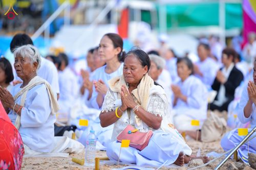 ภาพ No.327191:วันศุกร์ที่ 1 พฤษภาคม พ.ศ.2569 พิธีทอดผ้าป่า โปรยรัตนชาติ ตอกเสาเข็มมงคลต้นแรก สถาปนา “องค์พระเจดีย์เพื่อสร้างสันติภาพโลก” (แห่งแรกของภาคอีสาน) ณ ธุดงคสถานอำนาจเจริญ  อ.เมือง จ.อำนาจเจริญ