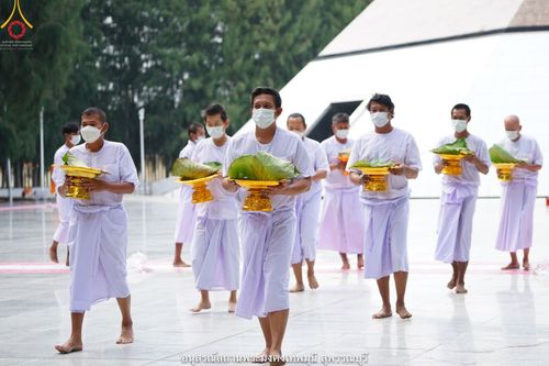 ภาพ No.39629:พิธีตัดปอยผม ปลงผม ขอขมารับผ้าไตรและพิธีบรรพชา ในโครงการอุปสมบท บูชาธรรมมหาปูชนียาจารย์ ประจำปี 2564 ชุดที่ 4