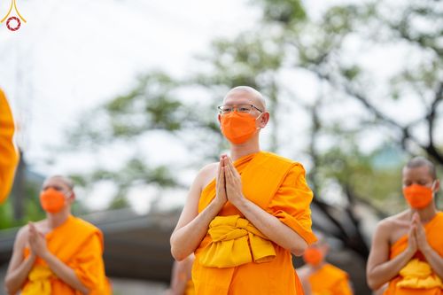ภาพ No.43209:พิธีอัญเชิญมยุรนาวากาศ บูชาธรรมมหาปูชนียาจารย์ วันพฤหัสบดีที่ 3 กุมภาพันธ์ พ.ศ. 2565