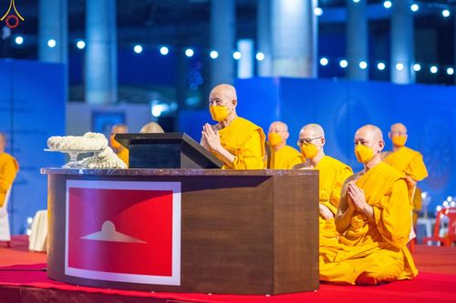 ภาพ No.46300:ประมวลภาพพิธีจุดวิสาขประทีป 2565 ณ วัดพระธรรมกาย