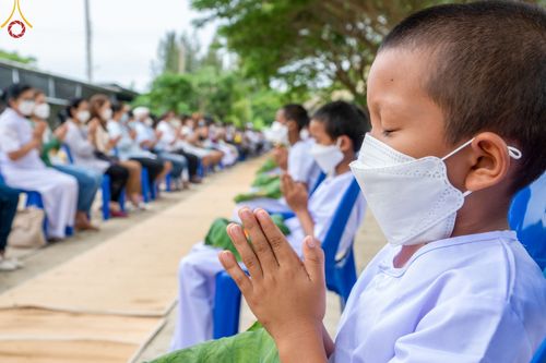 ภาพ No.43882:ประมวลภาพพิธีปลงผมธรรมทายาท โครงการบรรพชาสามเณรฟื้นฟูพระพุทธศาสนาทั่วไทย ณ ศูนย์อบรมเยาวชนนครปฐม