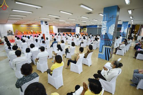 ภาพ No.49768:ประมวลภาพพิธีสักการะรูปหล่อพระมงคลเทพมุนี หลวงปู่วัดปากน้ำ ณ ห้างทวีกิจคอมเพล็กซ์ อ.เมือง จ.สระบุรี