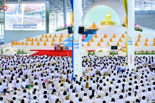 ภาพ No.52288:ประมวลภาพพิธีบูชาข้าวพระ (วันอาทิตย์ต้นเดือนตุลาคม) ณ วัดพระธรรมกาย จ.ปทุมธานี 