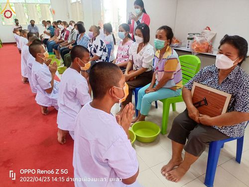 ภาพ No.45735:ประมวลภาพกิจกรรม โครงการบรรพชาสามเณรฟื้นฟูพระพุทธศาสนาทั่วไทย ณ วัดเวฬุวัน และศูนย์ปฏิบัติธรรมและอบรมเยาวชนยะลา