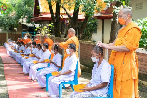 ภาพ No.40761:พิธีตัดปอยผม ปลงผม ขอขมารับผ้าไตรและพิธีบรรพชา ในโครงการอุปสมบท บูชาธรรมมหาปูชนียาจารย์ ประจำปี 2564 ชุดที่ 16