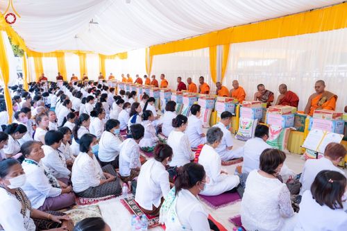 ภาพ No.48433:ประมวลภาพประธานมูลนิธิธรรมกายถวายเทียนพรรษา 43 วัด ในเขตจังหวัดไพลิน ประเทศกัมพูชา