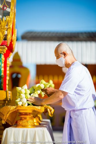 ภาพ No.40336:พิธีตัดปอยผม ปลงผม ขอขมารับผ้าไตรและพิธีบรรพชา ในโครงการอุปสมบท บูชาธรรมมหาปูชนียาจารย์ ประจำปี 2564 ชุดที่ 12