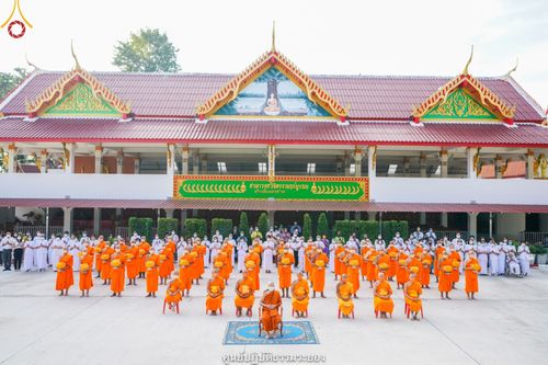 ภาพ No.40919:พิธีตัดปอยผม ปลงผม ขอขมารับผ้าไตรและพิธีบรรพชา ในโครงการอุปสมบท บูชาธรรมมหาปูชนียาจารย์ ประจำปี 2564 ชุดที่ 18