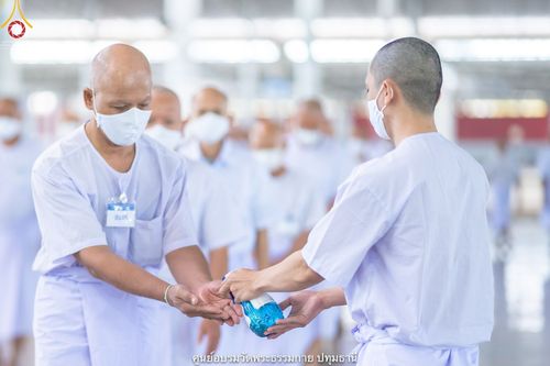 ภาพ No.39998:พิธีตัดปอยผม ปลงผม ขอขมารับผ้าไตรและพิธีบรรพชา ในโครงการอุปสมบท บูชาธรรมมหาปูชนียาจารย์ ประจำปี 2564 ชุดที่ 8
