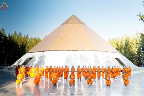 ภาพ No.41020:พิธีตัดปอยผม ปลงผม ขอขมารับผ้าไตรและพิธีบรรพชา ในโครงการอุปสมบท บูชาธรรมมหาปูชนียาจารย์ ประจำปี 2564 ชุดที่ 19