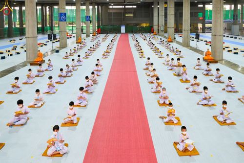 ภาพ No.43788:ประมวลภาพการเข้าโครงการบรรพชาสามเณรฟื้นฟูพระพุทธศาสนาทั่วไทย พ.ศ. 2565 วันแรก ณ ศูนย์อบรมวัดพระธรรมกาย