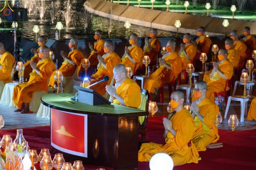 ภาพ No.55330:ประมวลภาพพิธีลอยกระทงธรรม ณ วัดพระธรรมกาย (วันที่ 8 พฤศจิกายน พ.ศ. 2565)