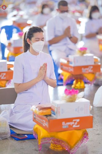 ภาพ No.48175:ประมวลภาพพิธีถวายผ้าอาบน้ำฝน และประทีปโคมไฟ เนื่องในวันอาสาฬหบูชา ประจำปี 2565