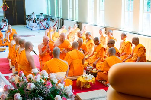 ภาพ No.83887:พิธีเวียนประทักษิณ,พิธีบรรพชาและพิธีอุปสมบทหมู่ ในโครงการอบรมพระธรรมทายาทในทวีปยุโรป  รุ่นที่ 9 วันอาทิตย์ที่ 16 กรกฎาคม พ.ศ. 2566 ณ วัดพระธรรมกายเบเนลักซ์  ประเทศเบลเยียม