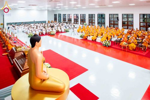 ภาพ No.314481:วันพฤหัสบดีที่ 19 มีนาคม พ.ศ. 2569 พิธีบำเพ็ญกุศล คุณพ่อณรงค์ จินตมากุล โยมบิดา พระครูปลัดรัตนวีรวัฒน์ (รังสฤษดิ์ อิทฺธิจินตโก) ที่ปรึกษาเจ้าคณะจังหวัดปทุมธานี เจ้าอาวาสวัดพระธรรมกาย  ณ ห้องปลูกศรัทธา 2 วัดพระธรรมกาย ปทุมธานี