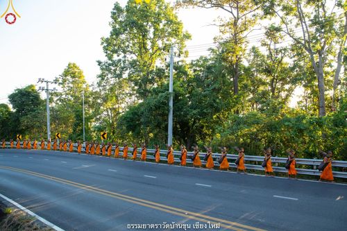 ภาพ No.39935:คณะพระภิกษุ - สามเณร วัดบ้านขุนกว่า ๓๐๐ รูป เดินธรรมยาตราฉลองแชมป์บาลี ๒๕๖๔