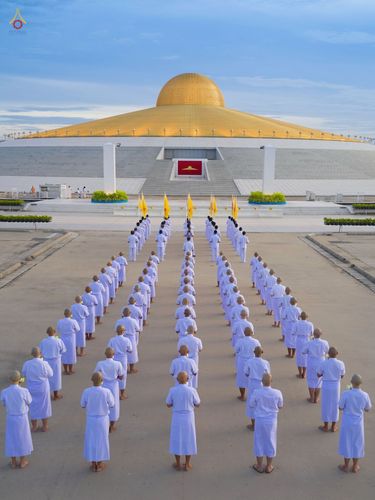 ภาพ No.47517:ประมวลภาพพิธีขอขมาและมอบผ้าไตร โครงการบรรพชาอุปสมบทหมู่ รุ่นเข้าพรรษา 2565