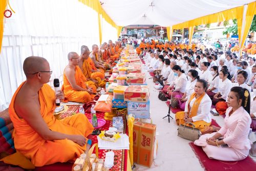 ภาพ No.48436:ประมวลภาพประธานมูลนิธิธรรมกายถวายเทียนพรรษา 43 วัด ในเขตจังหวัดไพลิน ประเทศกัมพูชา