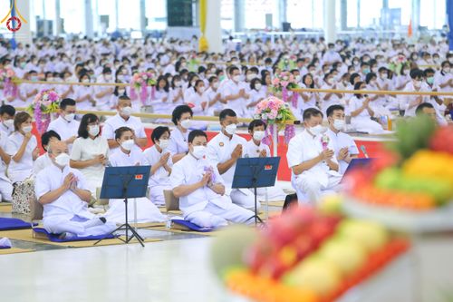 ภาพ No.52289:ประมวลภาพพิธีบูชาข้าวพระ (วันอาทิตย์ต้นเดือนตุลาคม) ณ วัดพระธรรมกาย จ.ปทุมธานี 