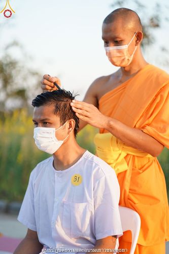 ภาพ No.39777:พิธีตัดปอยผม ปลงผม ขอขมารับผ้าไตรและพิธีบรรพชา ในโครงการอุปสมบท บูชาธรรมมหาปูชนียาจารย์ ประจำปี 2564 ชุดที่ 6