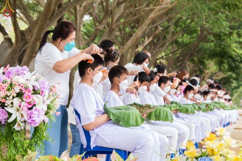 ภาพ No.43887:ประมวลภาพพิธีปลงผมธรรมทายาท โครงการบรรพชาสามเณรฟื้นฟูพระพุทธศาสนาทั่วไทย ณ ศูนย์อบรมเยาวชนนครปฐม