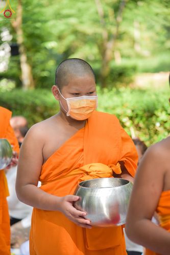ภาพ No.45995:ประมวลภาพพิธีตักบาตร โครงการบรรพชาสามเณรฟื้นฟูพระพุทธศาสนาทั่วไทย ณ ณ ธุดงคสถานจันทปุระ