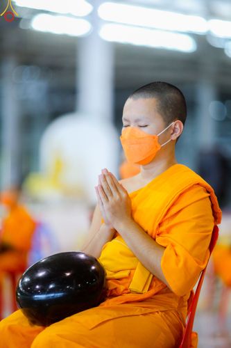 ภาพ No.52220:ประมวลภาพพิธีตักบาตรข้าวสารอาหารแห้ง (วันอาทิตย์ต้นเดือนตุลาคม) ณ บ้านแก้วเรือนทองคุณยายฯ วัดพระธรรมกาย