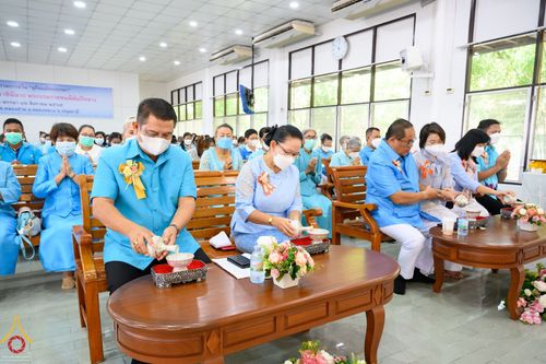 ภาพ No.53230:ประมวลภาพพิธีทำบุญ และฟังเทศน์ บทพระธรรมเทศนาเฉลิมพระธรรมบารมีใน “อุภินนมัตถจรกถา” เนื่องในโอกาสมหามงคลเฉลิมพระชนมพรรษา 90 พรรษา สมเด็จพระนางเจ้าสิริกิติ์ พระบรมราชินีนาถ พระบรมราชชนนีพันปีหลวง