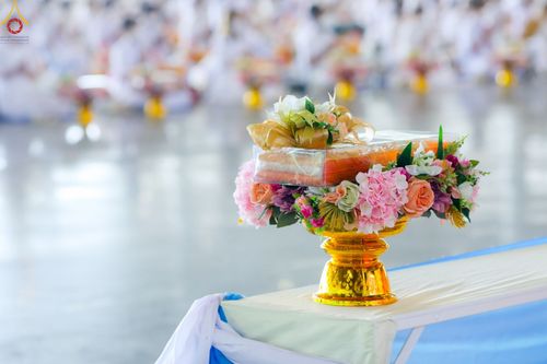 ภาพ No.51933:ประมวลภาพพิธีกฐินสัมฤทธิ์ ปีที่ 15 และกฐินสมทบ วัดกัลยาณมิตรทั้งภายในและต่างประเทศ ปีที่ 5