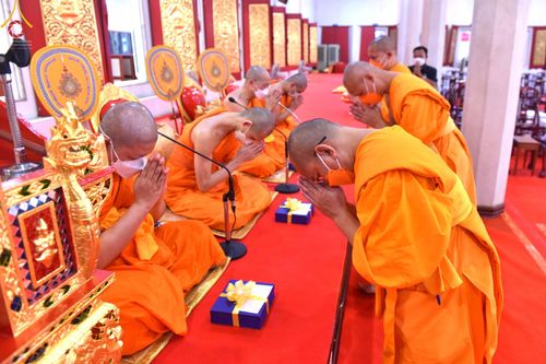 ภาพ No.51557:ประมวลภาพพิธีบำเพ็ญกุศลสวดพระอภิธรรม พระเทพวรเวที (บุญศรี ปุญฺญสิริ ป.ธ.4) อดีตผู้ช่วยเจ้าอาวาสวัดปากน้ำ