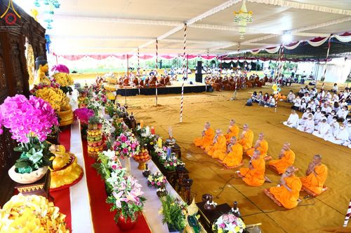 ภาพ No.46334:ประมวลภาพพิธีอัญเชิญน้ำศักดิ์สิทธิ์ จาก Umbul Jumprit Temanggung ไปยังวัดเมินดุต