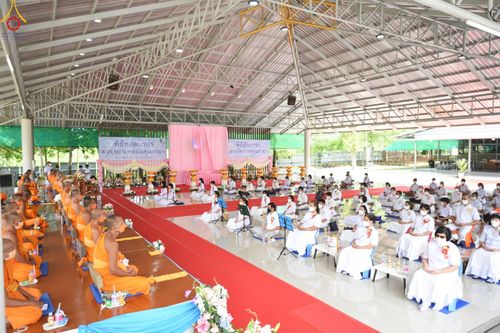 ภาพ No.51905:พิธีทอดผ้าป่าต่อเติมส่วนขยายหอฉันคุณยาย และเปิดป้ายคุณยายอาจารย์มหารัตนอุบาสิกาจันทร์ ขนนกยูง ณ ศูนย์ปฎิบัติธรรมสระบุรี