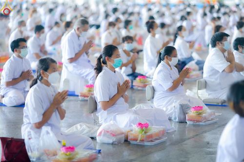 ภาพ No.51936:ประมวลภาพพิธีกฐินสัมฤทธิ์ ปีที่ 15 และกฐินสมทบ วัดกัลยาณมิตรทั้งภายในและต่างประเทศ ปีที่ 5