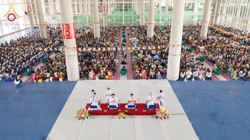 ภาพ No.52034:ประมวลภาพพิธีตักบาตรมิตรภาพไทย-เมียนมาร์ 105 รูป ณ วัดพระธรรมกาย