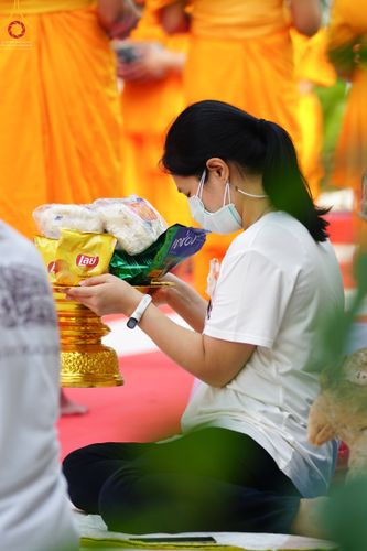 ภาพ No.45812:ประมวลภาพพิธีตักบาตรสามเณรใหม่ โครงการบรรพชาสามเณรฟื้นฟูพระพุทธศาสนาทั่วไทย ณ ศูนย์ปฏิบัติธรรมพระนครศรีอยุธยา