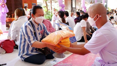 ภาพ No.39562:พิธีตัดปอยผม ปลงผม ขอขมารับผ้าไตรและพิธีบรรพชา ในโครงการอุปสมบท บูชาธรรมมหาปูชนียาจารย์ ประจำปี 2564 ชุดที่ 3