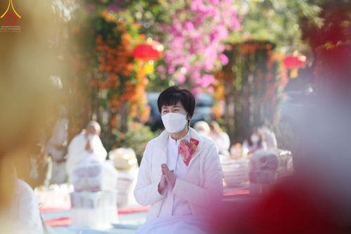 ภาพ No.43396: พิธีตักบาตรพระ 1,000 รูป ถวายเป็นพุทธบูชา ณ วัดห้วยตองสัก  จ.เชียงใหม่