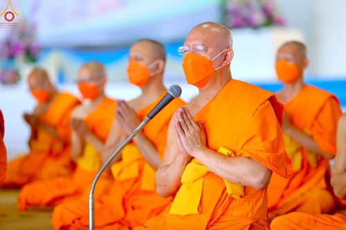 ภาพ No.48177:ประมวลภาพพิธีถวายผ้าอาบน้ำฝน และประทีปโคมไฟ เนื่องในวันอาสาฬหบูชา ประจำปี 2565