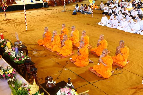 ภาพ No.46336:ประมวลภาพพิธีอัญเชิญน้ำศักดิ์สิทธิ์ จาก Umbul Jumprit Temanggung ไปยังวัดเมินดุต