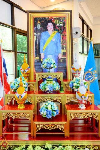 ภาพ No.53231:ประมวลภาพพิธีทำบุญ และฟังเทศน์ บทพระธรรมเทศนาเฉลิมพระธรรมบารมีใน “อุภินนมัตถจรกถา” เนื่องในโอกาสมหามงคลเฉลิมพระชนมพรรษา 90 พรรษา สมเด็จพระนางเจ้าสิริกิติ์ พระบรมราชินีนาถ พระบรมราชชนนีพันปีหลวง