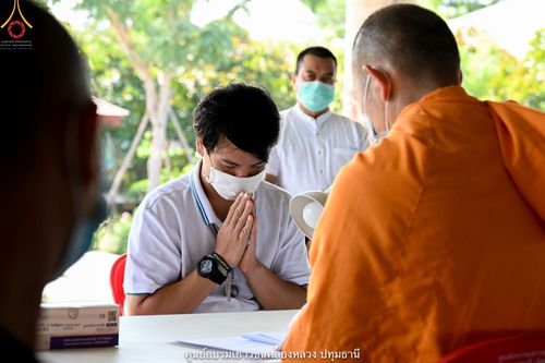 ภาพ No.39286:พิธีตัดปอยผมและปลงผมในโครงการอุปสมบท บูชาธรรมมหาปูชนียาจารย์ ประจำปี 2564 ชุดที่ 1