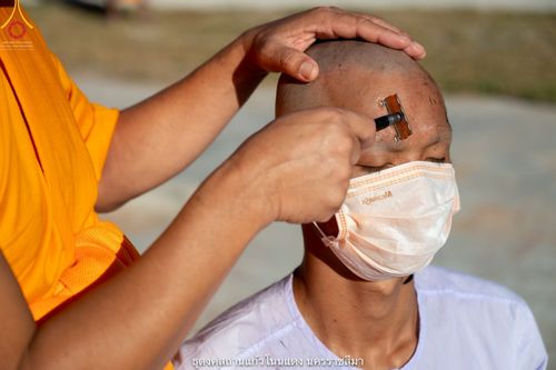 ภาพ No.40255:พิธีตัดปอยผม ปลงผม ขอขมารับผ้าไตรและพิธีบรรพชา ในโครงการอุปสมบท บูชาธรรมมหาปูชนียาจารย์ ประจำปี 2564 ชุดที่ 11