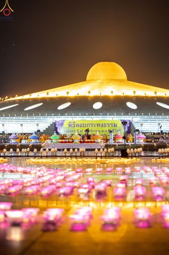 ภาพ No.55334:ประมวลภาพพิธีลอยกระทงธรรม ณ วัดพระธรรมกาย (วันที่ 8 พฤศจิกายน พ.ศ. 2565)