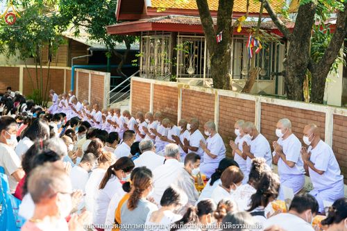 ภาพ No.40762:พิธีตัดปอยผม ปลงผม ขอขมารับผ้าไตรและพิธีบรรพชา ในโครงการอุปสมบท บูชาธรรมมหาปูชนียาจารย์ ประจำปี 2564 ชุดที่ 16