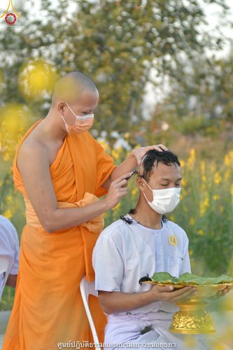 ภาพ No.39778:พิธีตัดปอยผม ปลงผม ขอขมารับผ้าไตรและพิธีบรรพชา ในโครงการอุปสมบท บูชาธรรมมหาปูชนียาจารย์ ประจำปี 2564 ชุดที่ 6