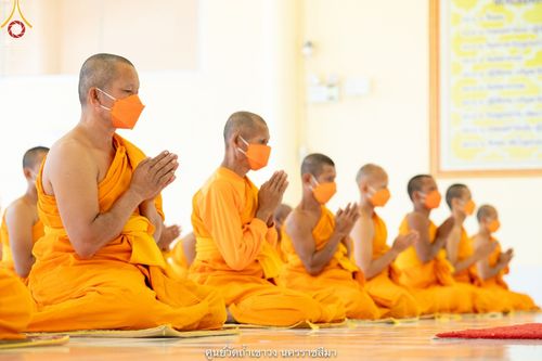 ภาพ No.42055:พิธีตัดปอยผม ปลงผม ขอขมารับผ้าไตรและพิธีบรรพชา ในโครงการอุปสมบท บูชาธรรมมหาปูชนียาจารย์ ประจำปี 2564 ชุดที่ 20