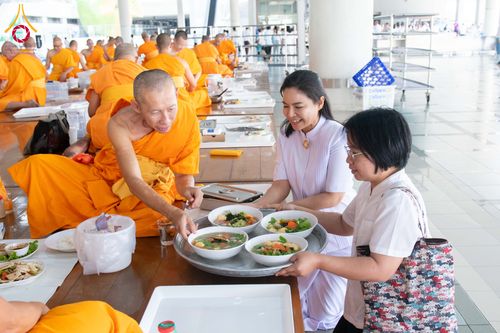 ภาพ No.310137:วันที่ 7 กุมภาพันธ์ พ.ศ. 2569 พิธีถวายภัตตาหารเมนูสวรรค์ เพื่อการบรรลุธรรม ณ หอฉันคุณยายอาจารย์ฯ วัดพระธรรมกาย