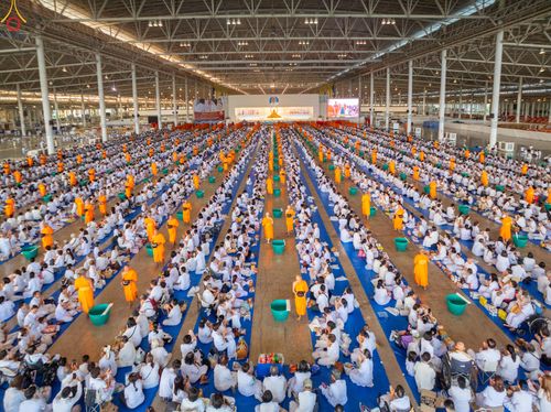 ภาพ No.318177:วันอาทิตย์ต้นเดือนที่ 5 เมษายน พ.ศ.2569 พิธีตักบาตร ณ บ้านแก้วเรือนทองคุณยายอาจารย์ฯ วัดพระธรรมกาย